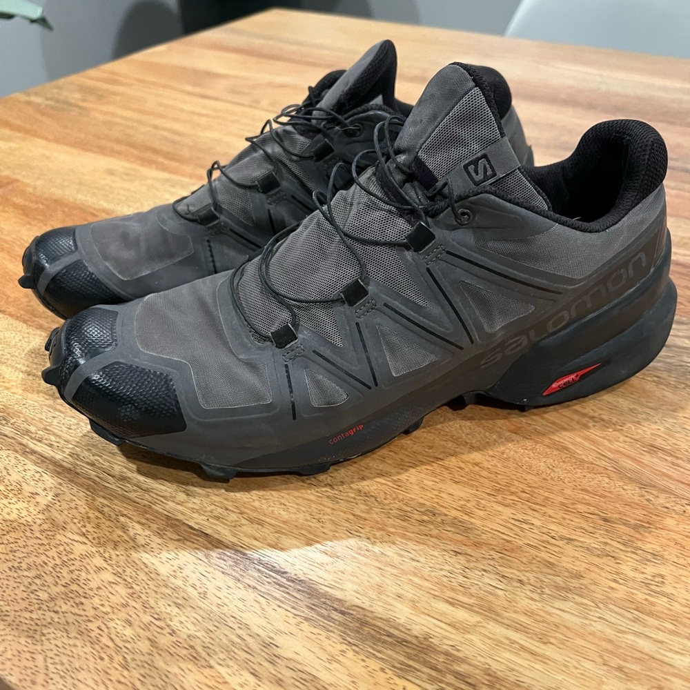 Men’s Salomon’s training shoe